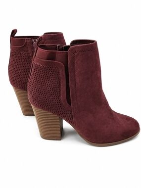 Market & Spruce Burgundy Faux Suede Perforated Ankle Booties Block Heel Size 7.5